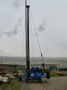De heimachine voor houten buispalen.